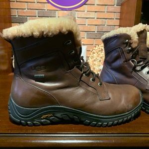 Men’s size 10 Leather Ugg boots